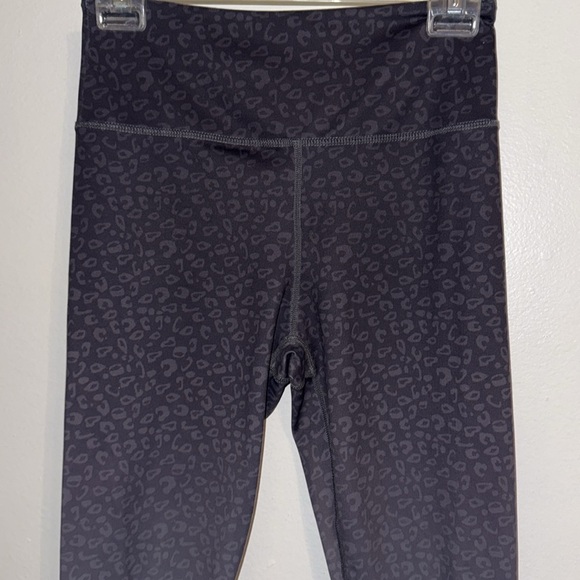 🌹ZYIA ACTIVE ANIMAL PRINT LEGGINGS - Picture 2 of 5